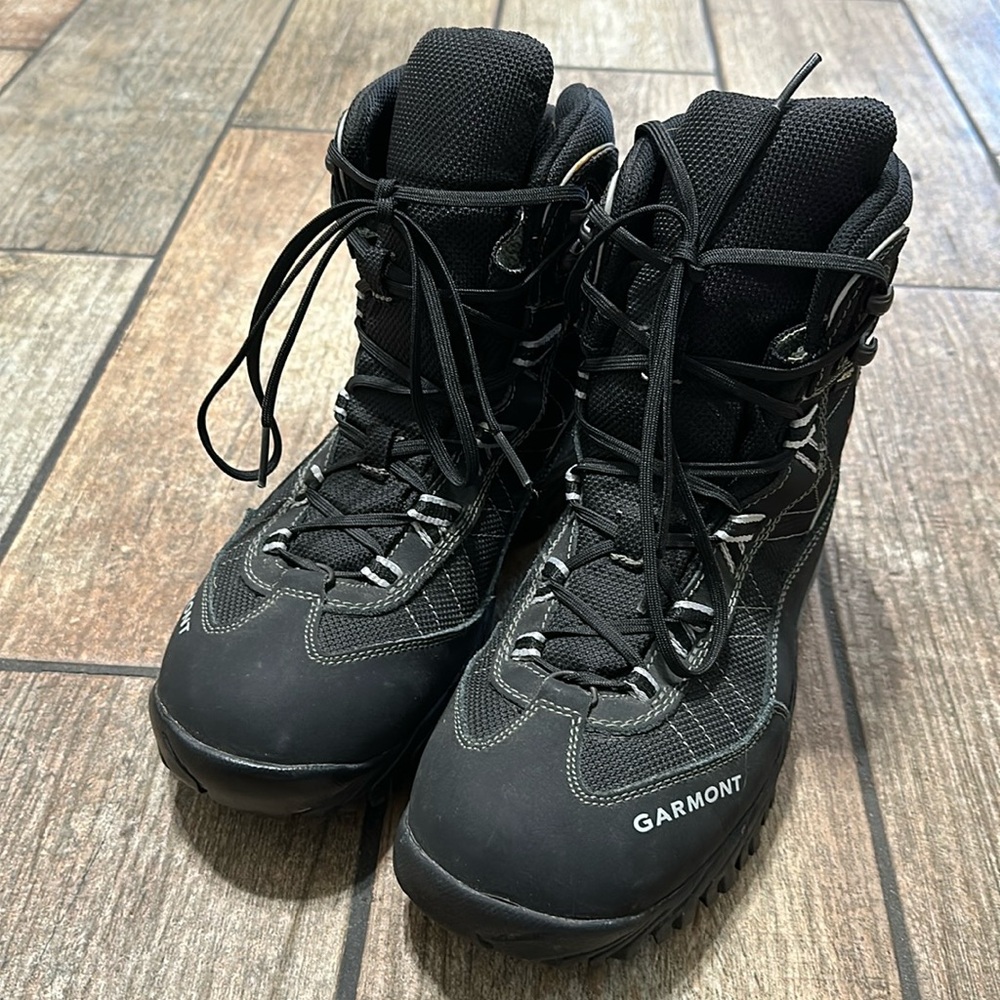 Garmont Men’s Sz 8.5 Black Gore Tex Thinsulate Momentum Snow Boots